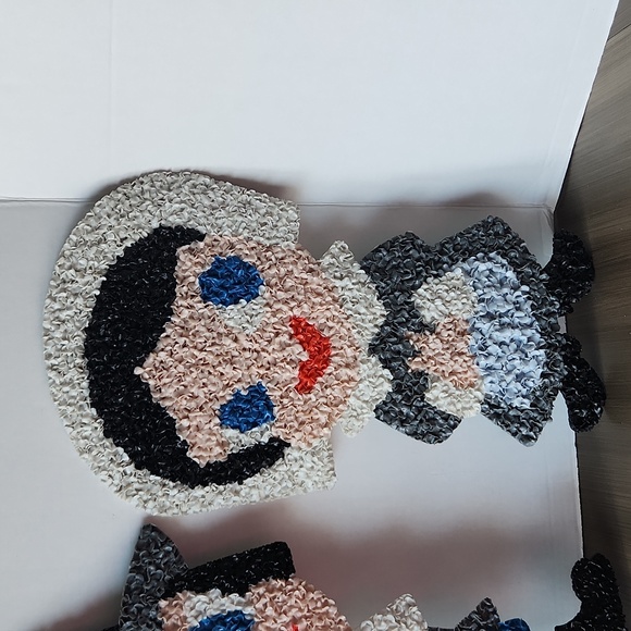 Vintage 1970s Melted Plastic Popcorn Blue Eyed Pilgrim Set Retro - Picture 14 of 17